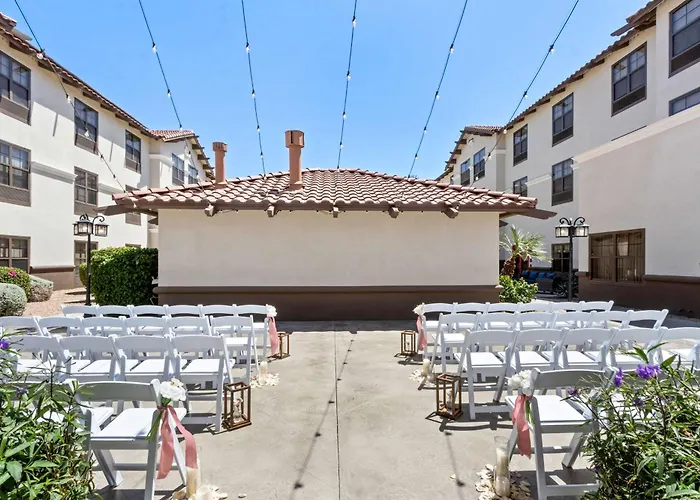 Hampton & Phoenix-goodyear Hotel 3*