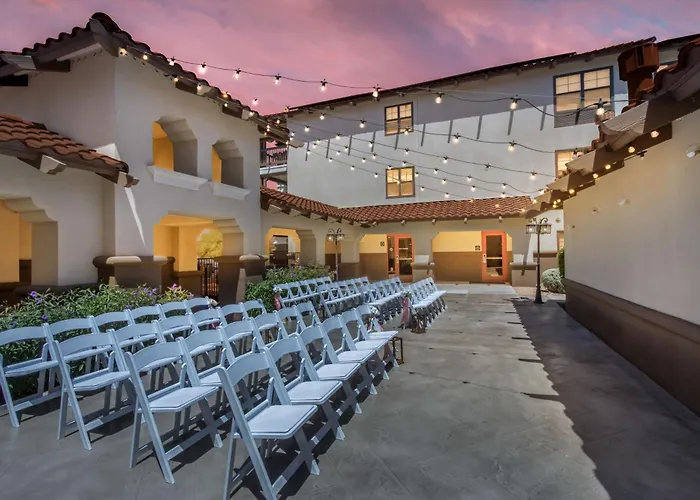 Hampton & Phoenix-goodyear Hotel