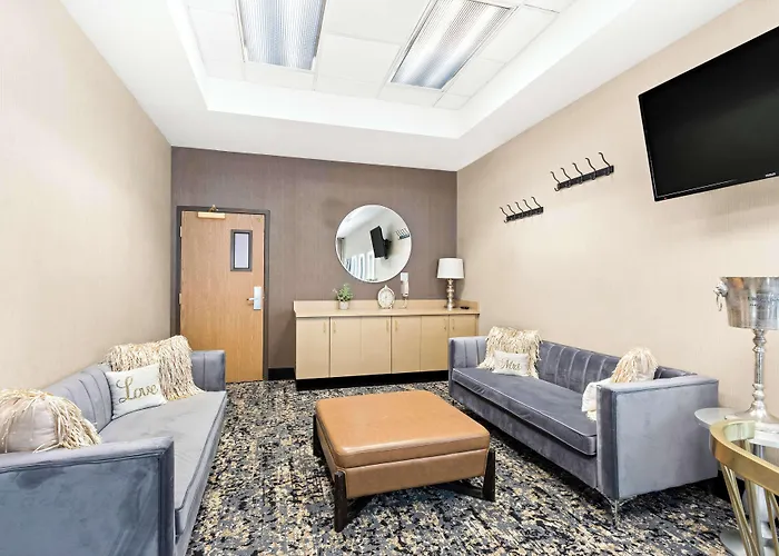 Hampton & Phoenix-goodyear Hotel