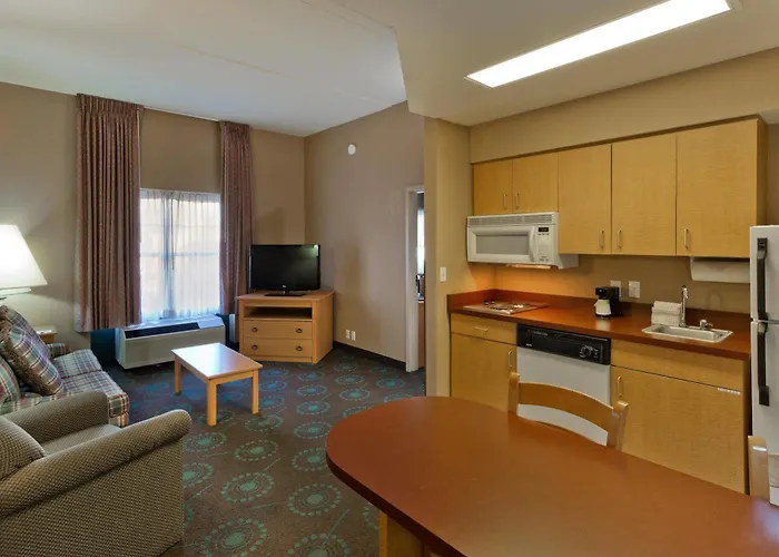 Hampton & Phoenix-goodyear 3*